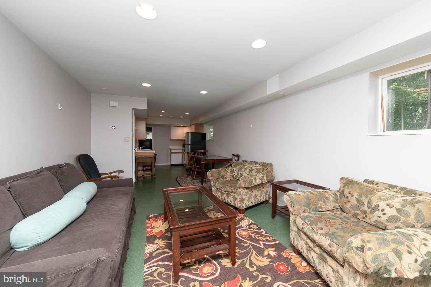 2992 Sycamore Road Huntingdon Valley, PA 19006 - Photo 20 of 26 Apartment Living Room