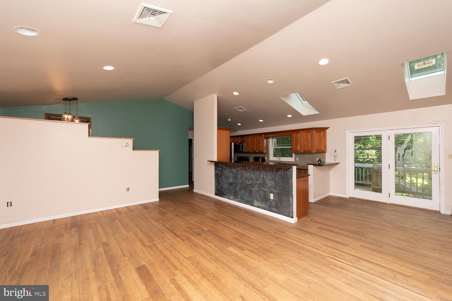 2992 Sycamore Road Huntingdon Valley, PA 19006 - Photo 3 of 26 Living Room
