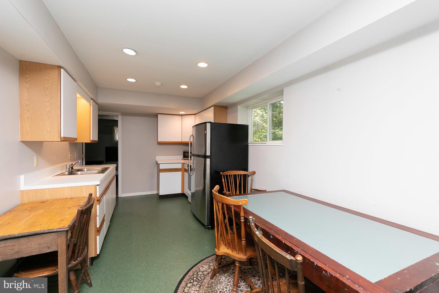 2992 Sycamore Road Huntingdon Valley, PA 19006 - Photo 21 of 26 Apartment Dining Room