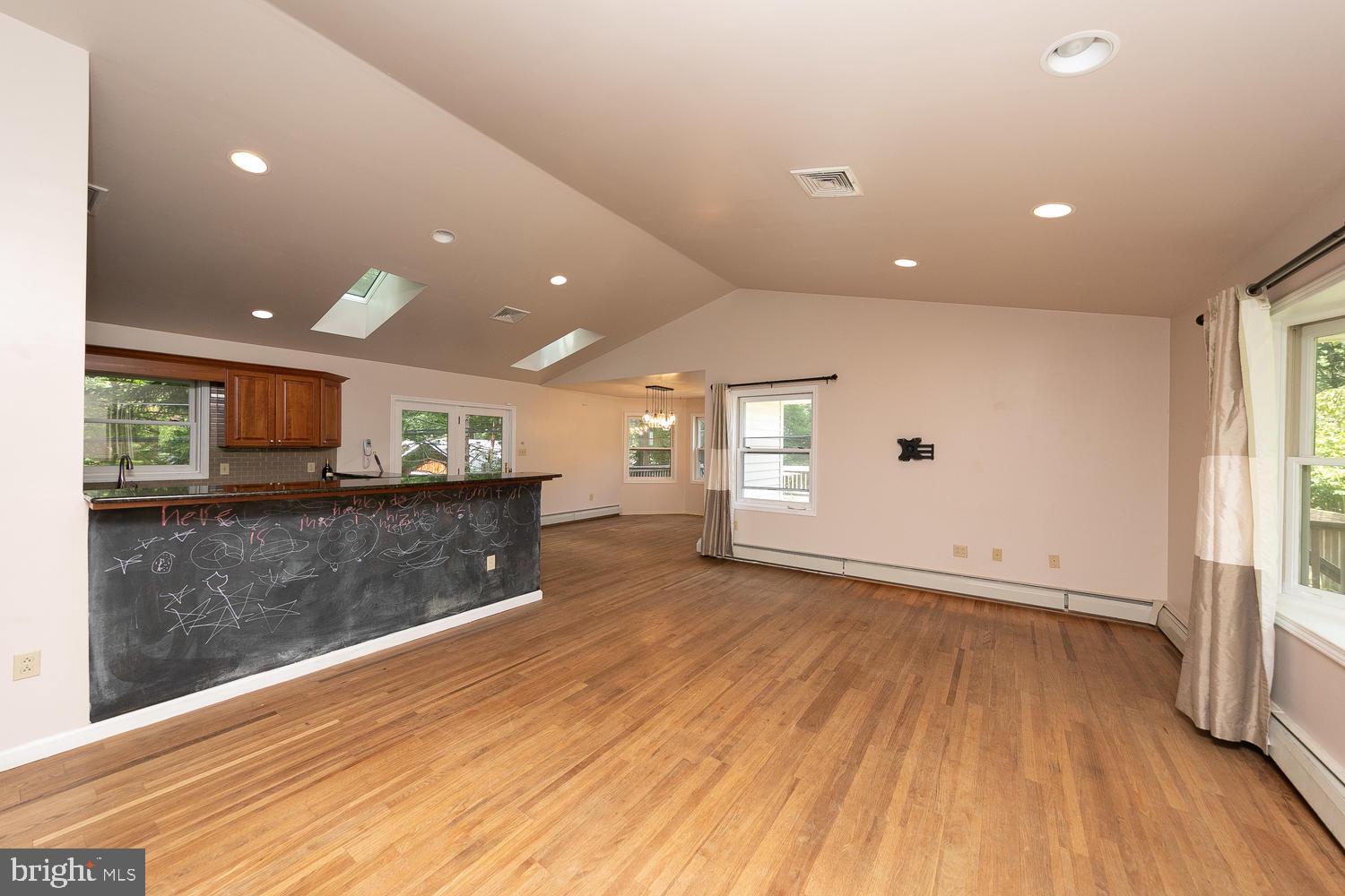 2992 Sycamore Road Huntingdon Valley, PA 19006 - Photo 4 of 26 Living Room