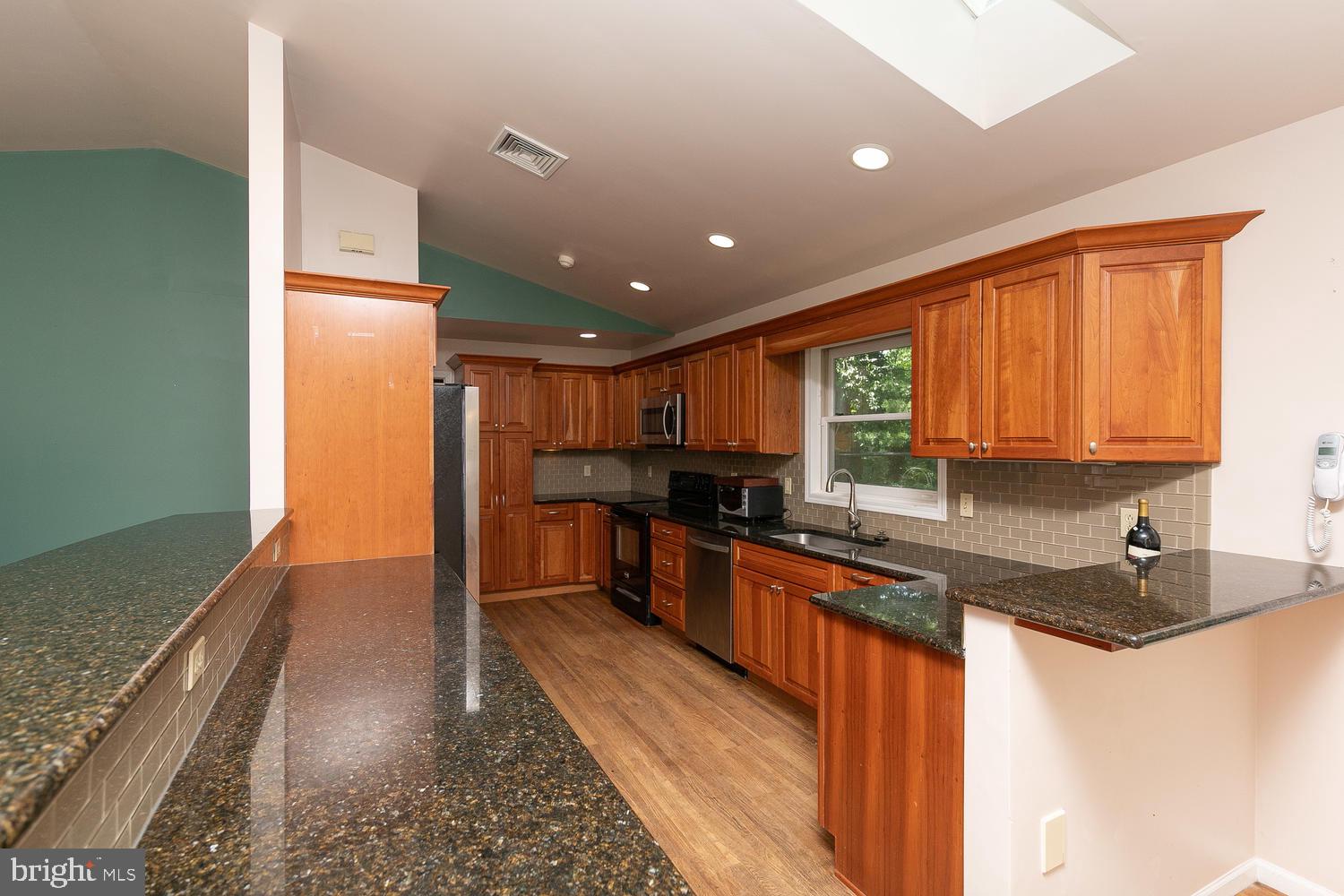 2992 Sycamore Road Huntingdon Valley, PA 19006 - Photo 9 of 26 Kitchen