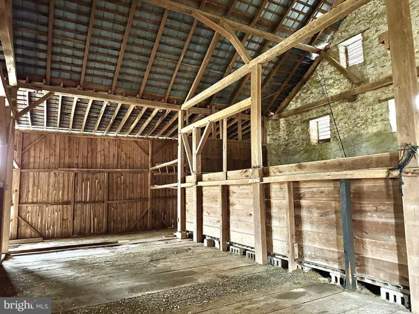 a view of an roof of a house