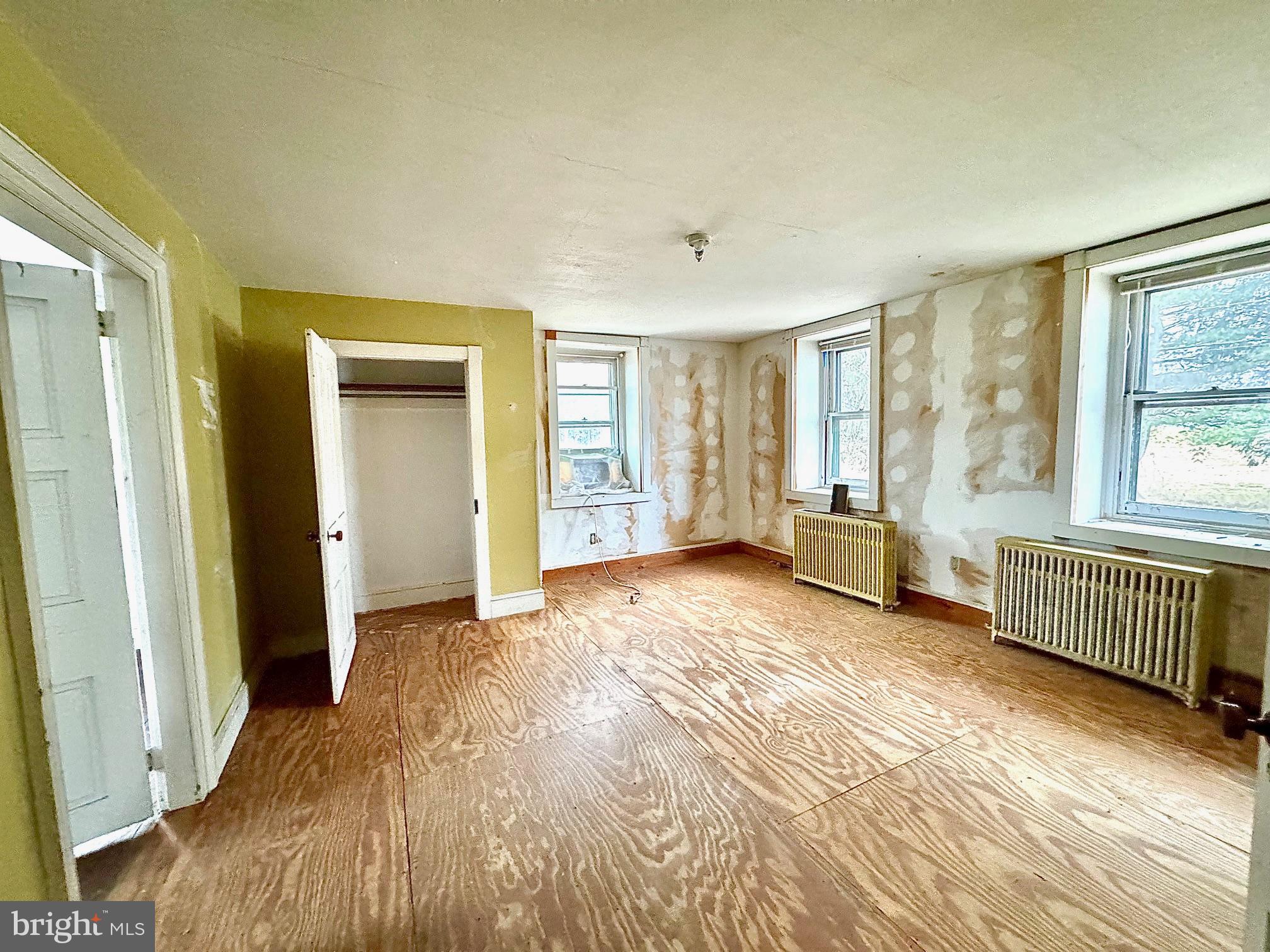 133 Hunter Road Oley, PA 19547 - Photo 9 of 29 an empty room with windows and closet