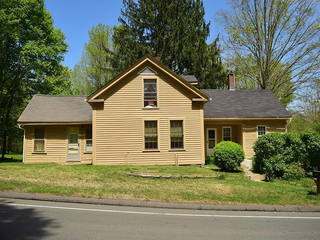 a view of a house with a yard
