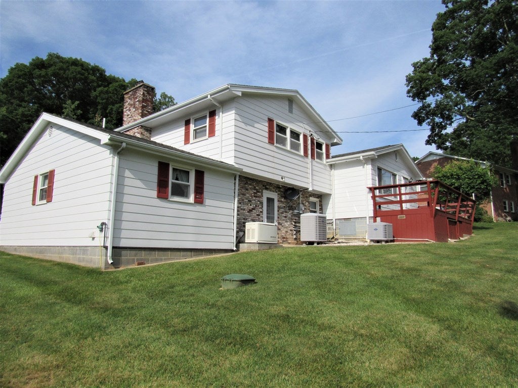 203 Robinhood Road Galax, VA 24333 - Photo 3 of 50 Gallery Image 3