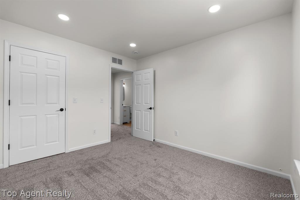 907 Deer Valley Road Holly, MI 48442 - Photo 17 of 44