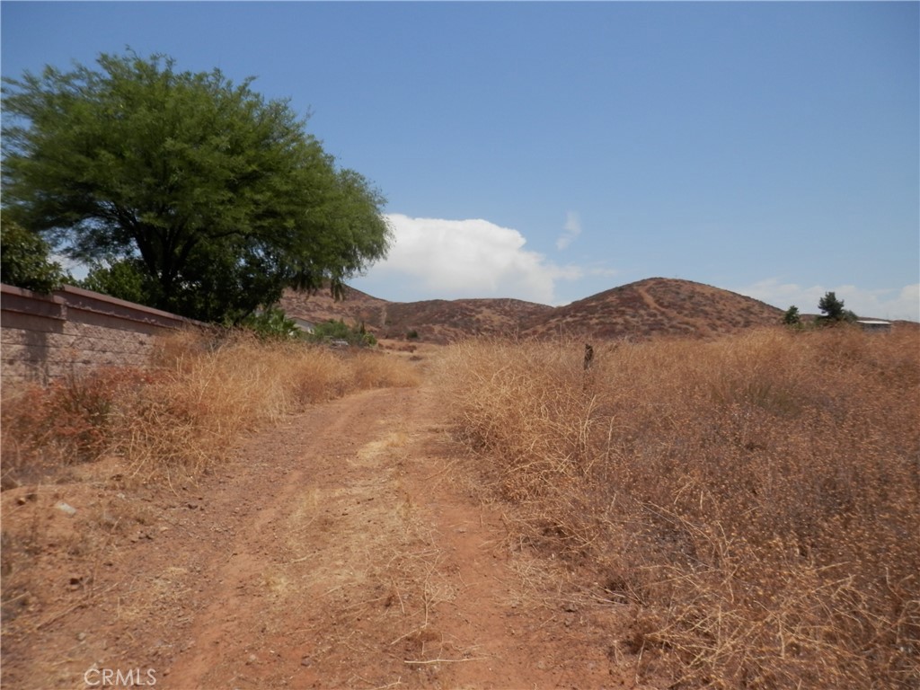 A Hemlock Street Wildomar, CA 92584 - Photo 12 of 15 a view of a dry yard with mountains in the background
