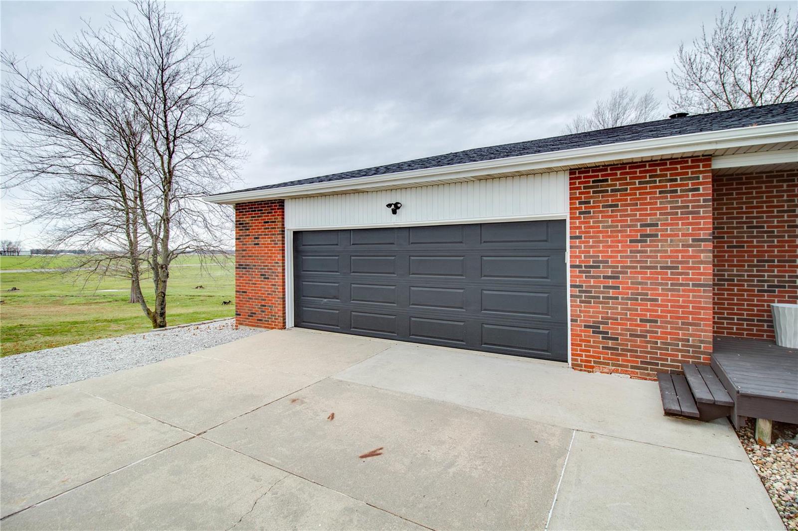 6221 Manix Road Edwardsville, IL 62025 - Photo 11 of 70 Gallery Image 11