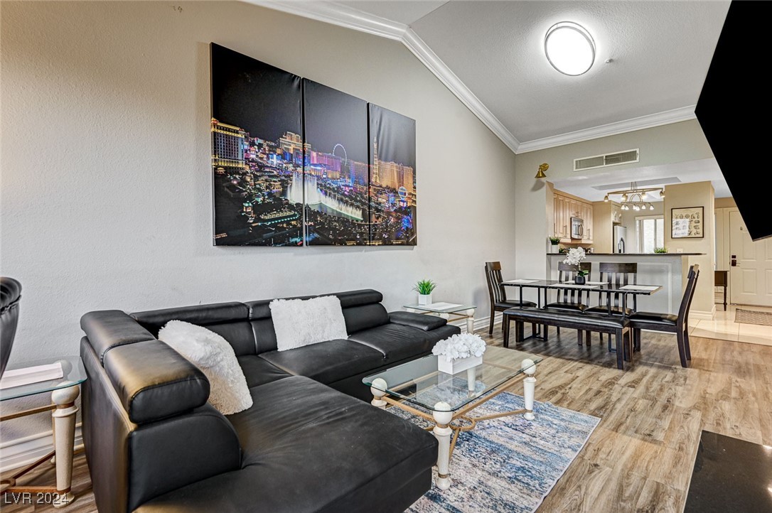 210 East Flamingo Road, Unit 413 Las Vegas, NV 89169 - Photo 7 of 72 Vaulted Ceilings