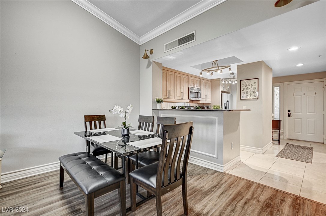 210 East Flamingo Road, Unit 413 Las Vegas, NV 89169 - Photo 8 of 72 Spacious Dining Area