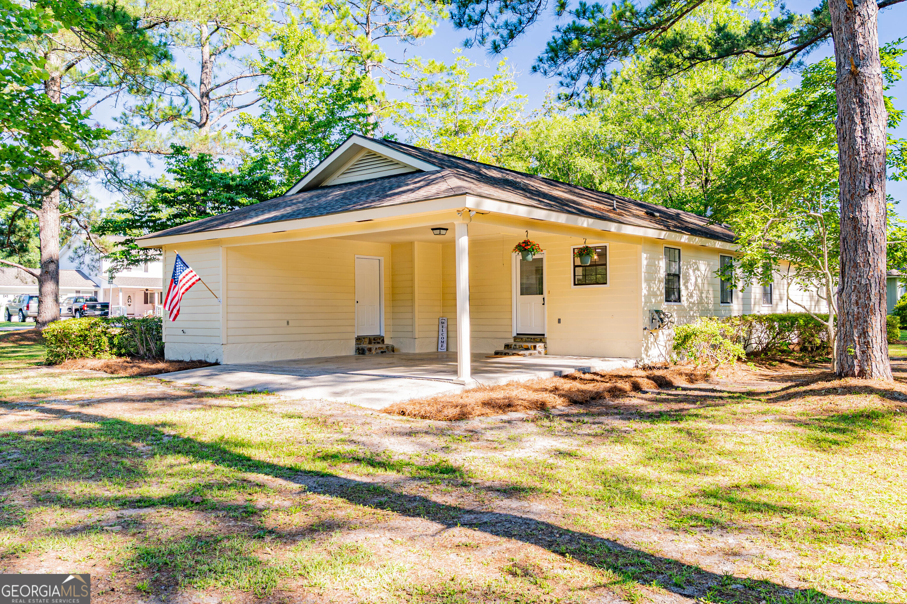1010 Cherrywood Road Waycross, GA 31503 - Photo 3 of 27