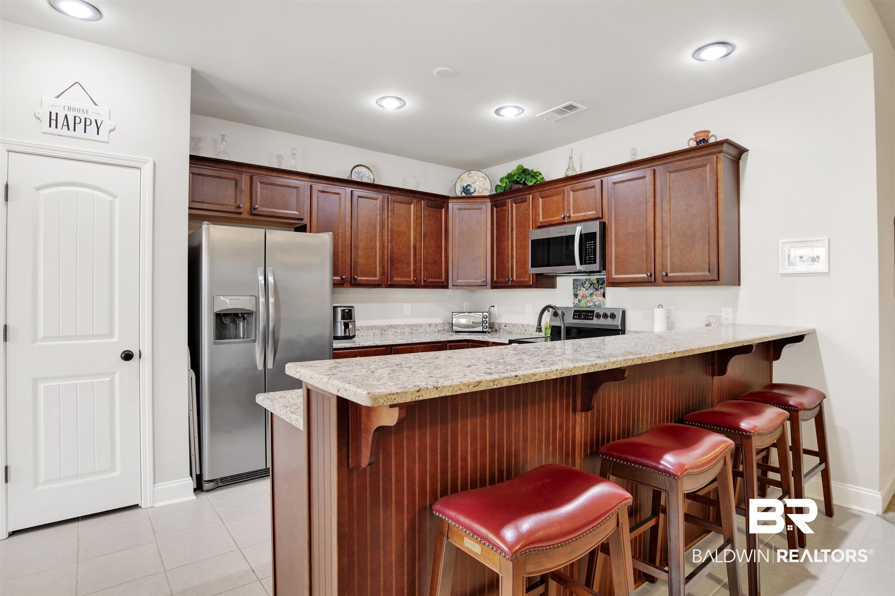 21105 Zinfandel Lane Silverhill, AL 36576 - Photo 8 of 33 Kitchen with Breakfast Bar