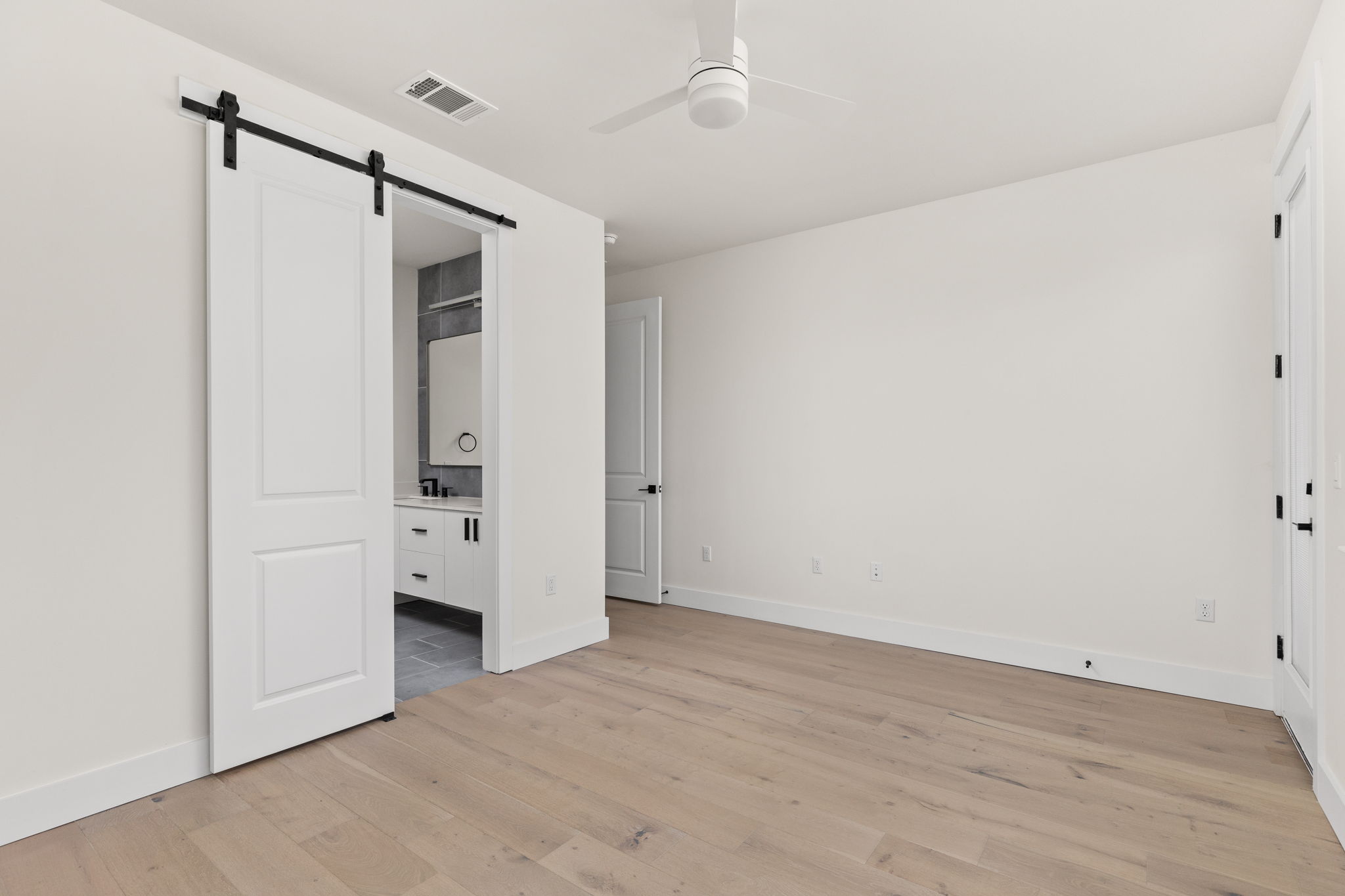 1402 Summit Street, Unit B Austin, TX 78741 - Photo 17 of 36