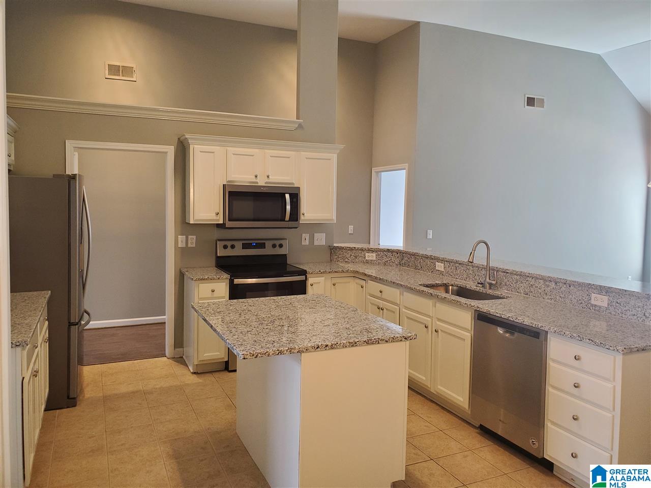 6016 Overlook Lane Bessemer, AL 35022 - Photo 7 of 42