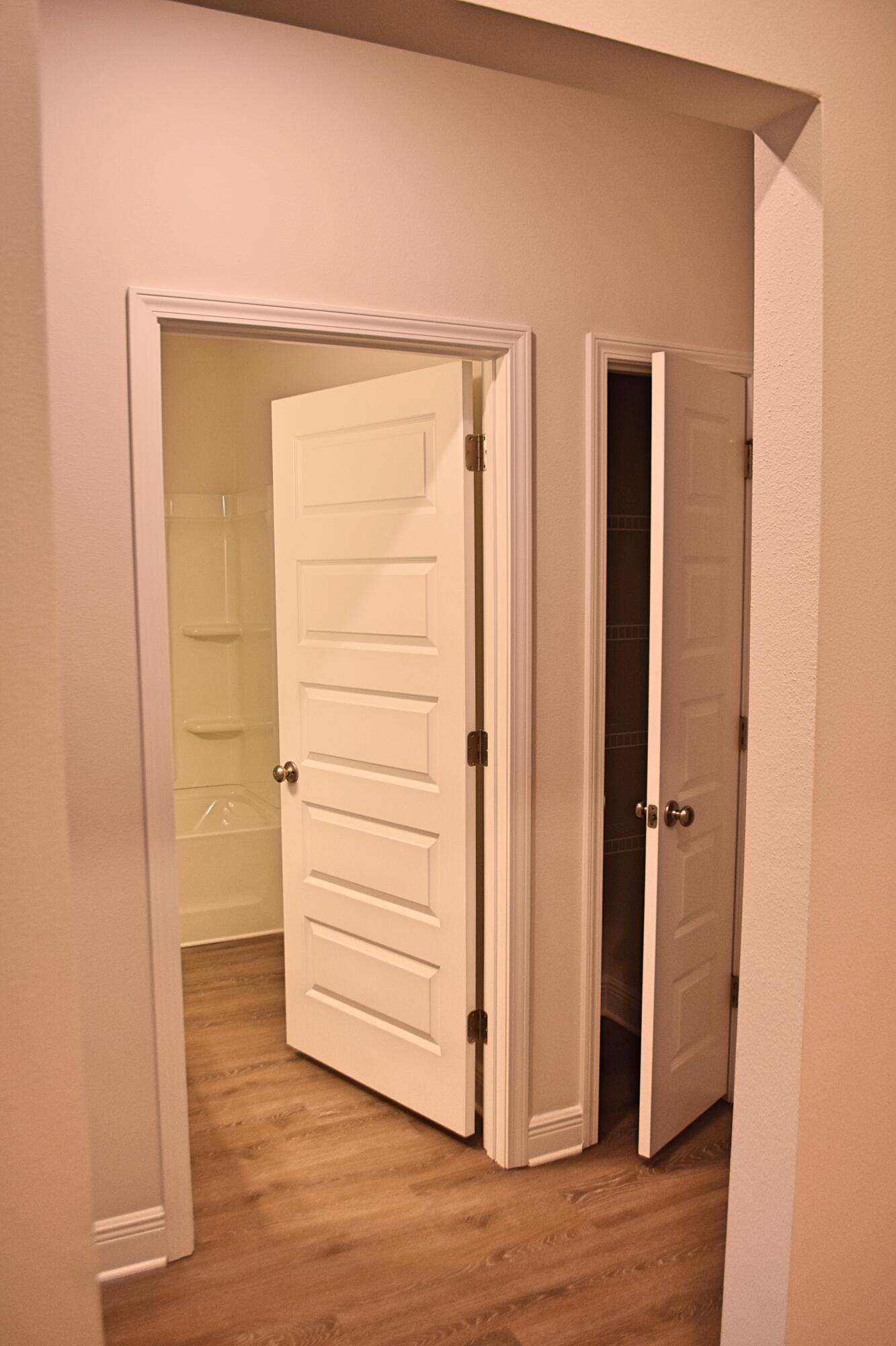 108 Dusky Way Freeport, FL 32439 - Photo 12 of 15 Hallway to additional Beds and Bath_Foto