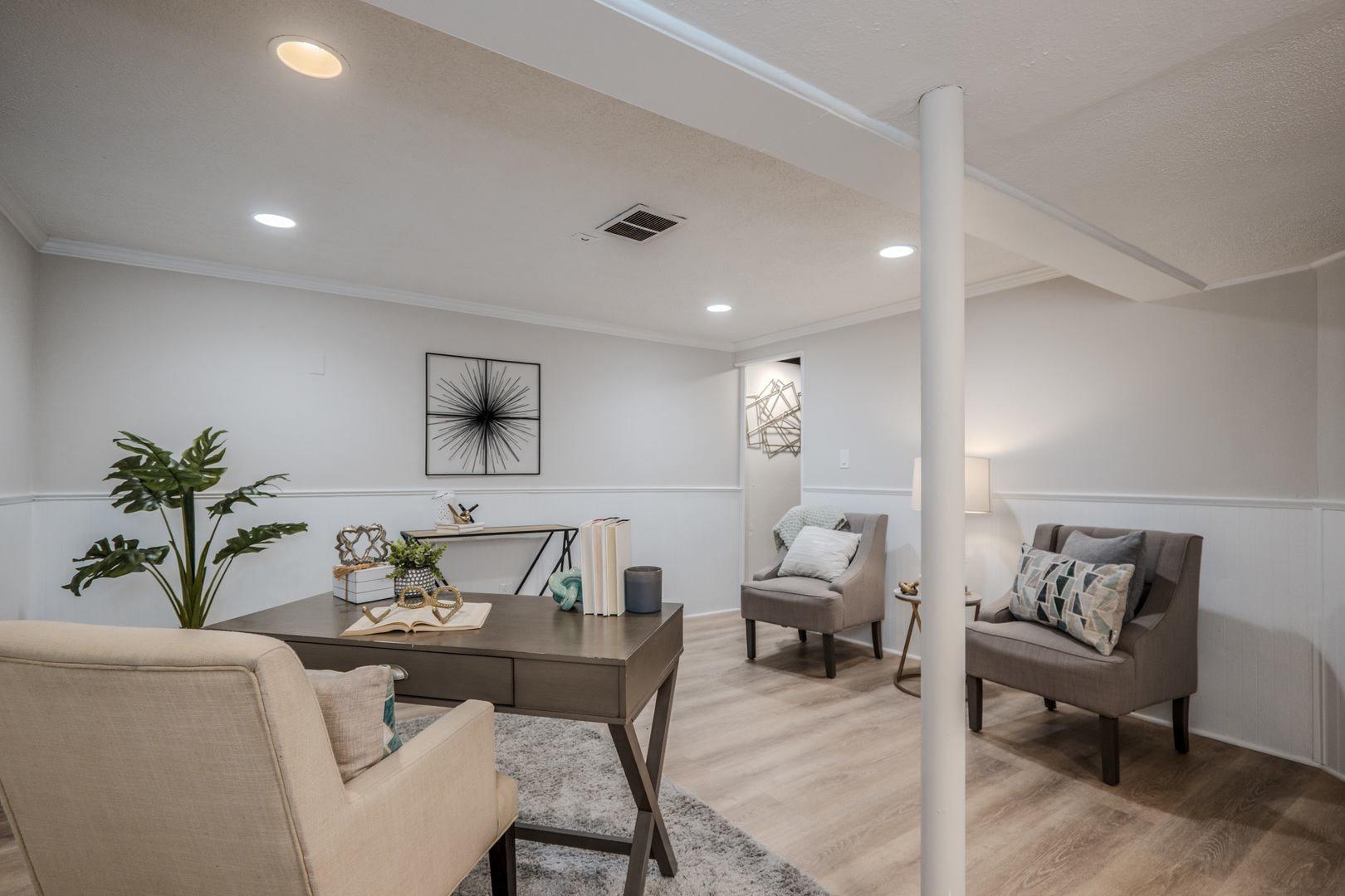 1936 South Street Geneva, IL 60134 - Photo 33 of 41 a living room with furniture and a potted plant