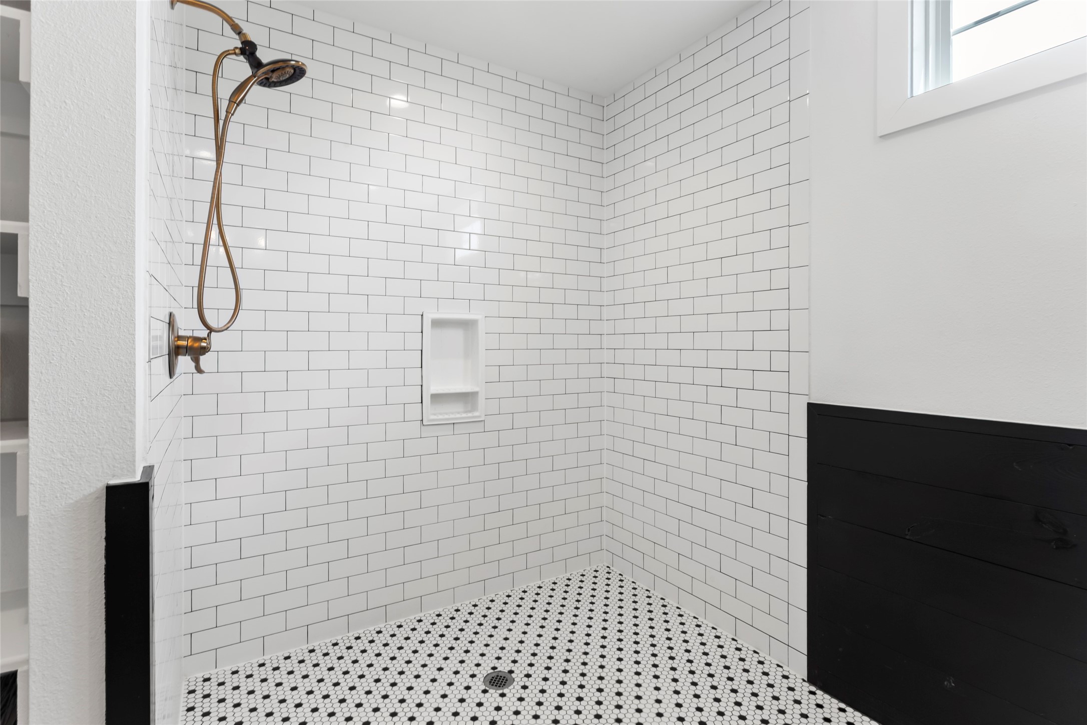 4473 County Road 172 Alvin, TX 77511 - Photo 15 of 36 Stunning tile in down stairs bathroom