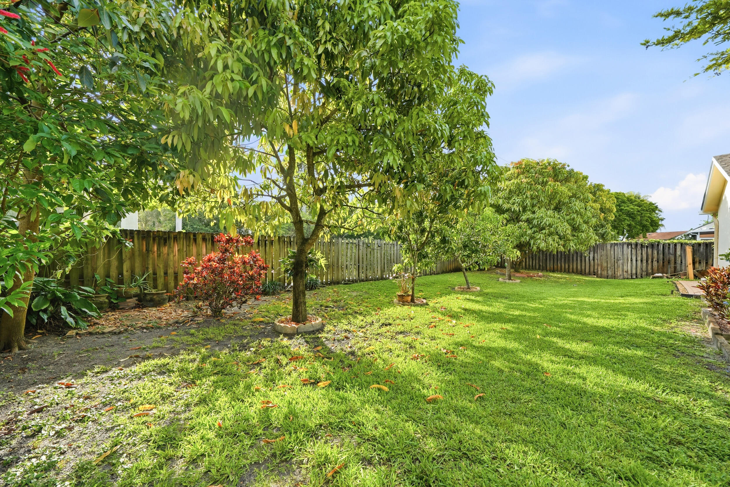 5787 Southwest 57th Way Davie, FL 33314 - Photo 34 of 40 214