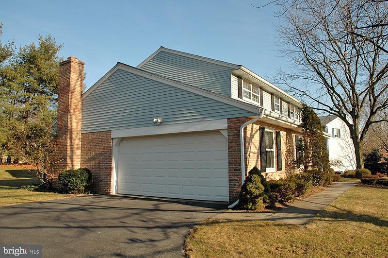 821 Bellecrest Road Lancaster, PA 17601 - Photo 3 of 17 Gallery Image 3