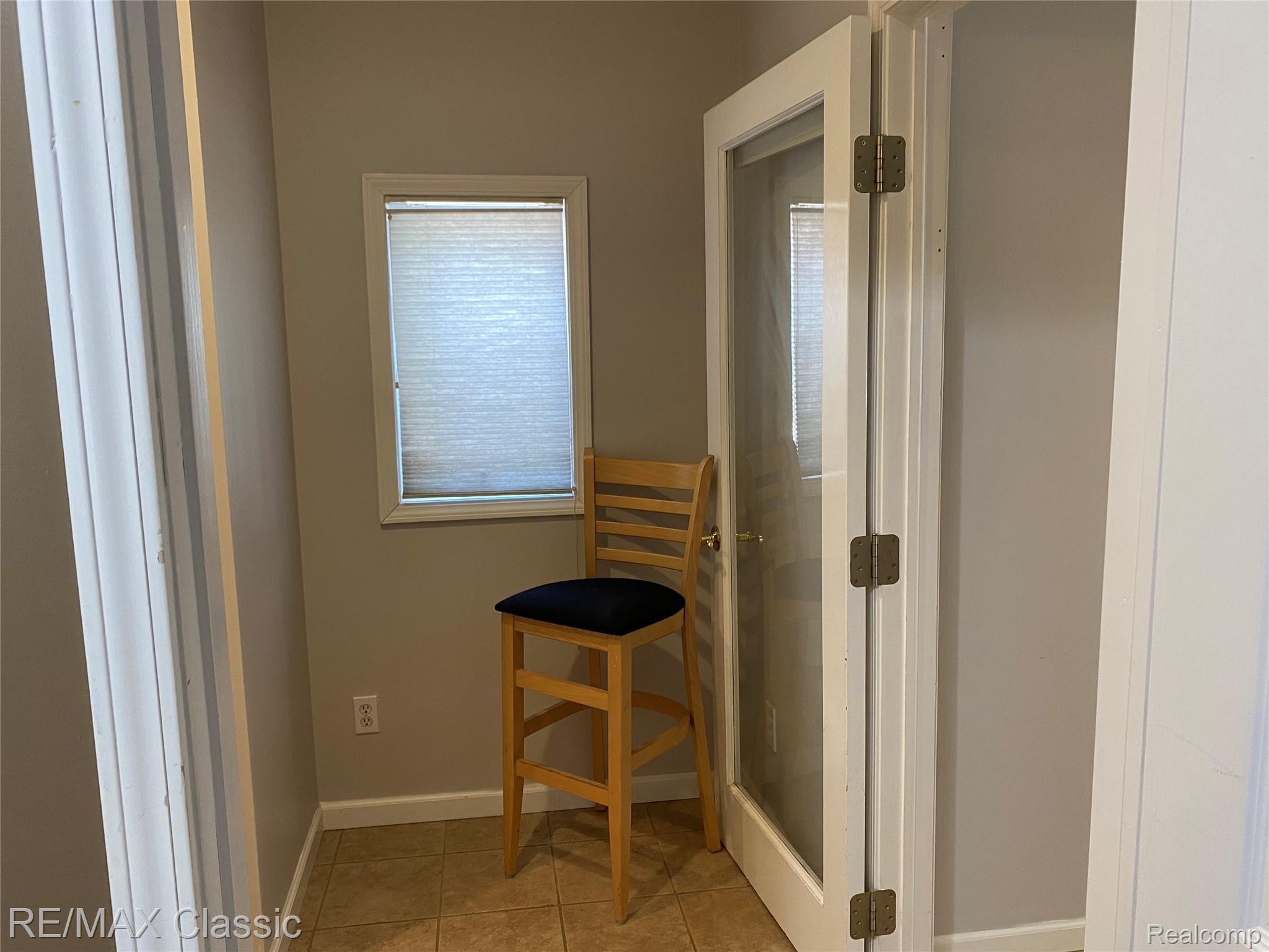 8917 Newburgh Road Livonia, MI 48150 - Photo 19 of 60 F Hallway 1.jpeg