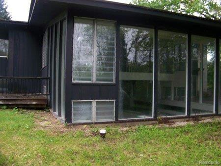 24211 Farmington Road Farmington, MI 48336 - Photo 3 of 23 107_4802M