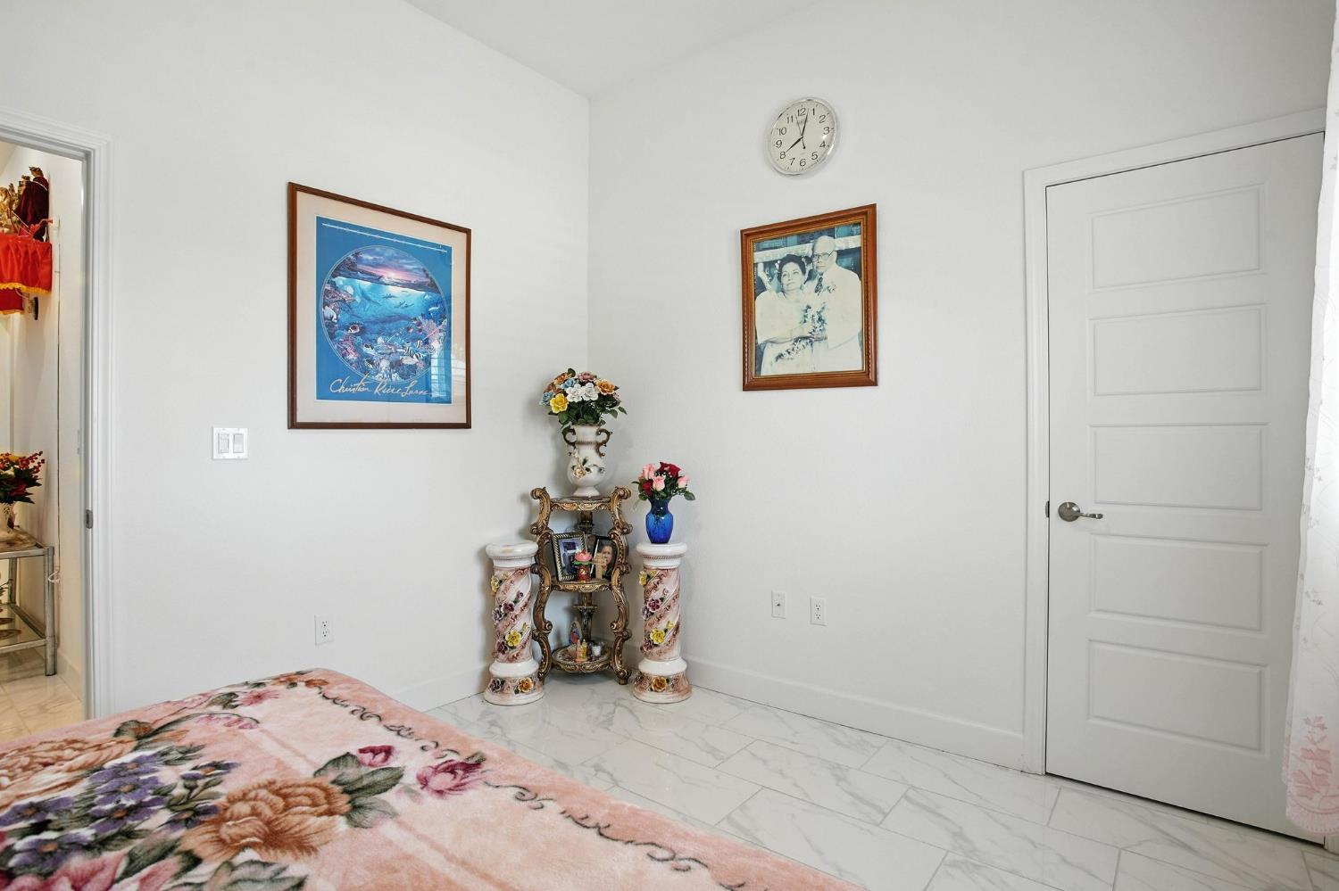 3742 Haymaker Way Sacramento, CA 95835 - Photo 20 of 39 a view of a bedroom with bed and closet