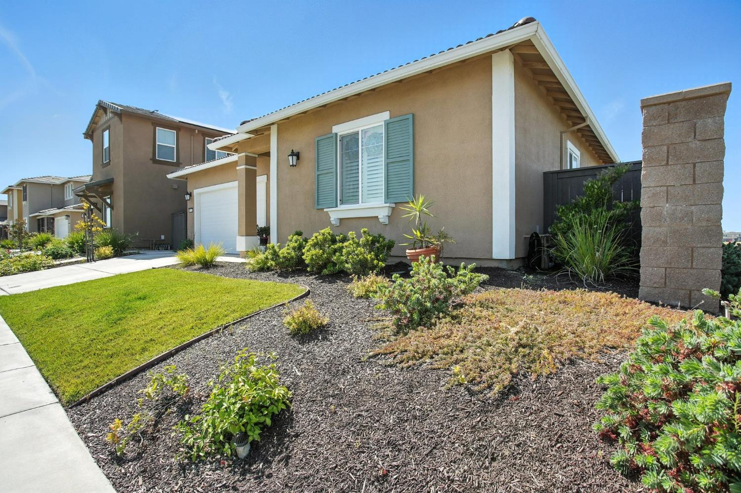 3742 Haymaker Way Sacramento, CA 95835 - Photo 4 of 39 a front view of a house with garden