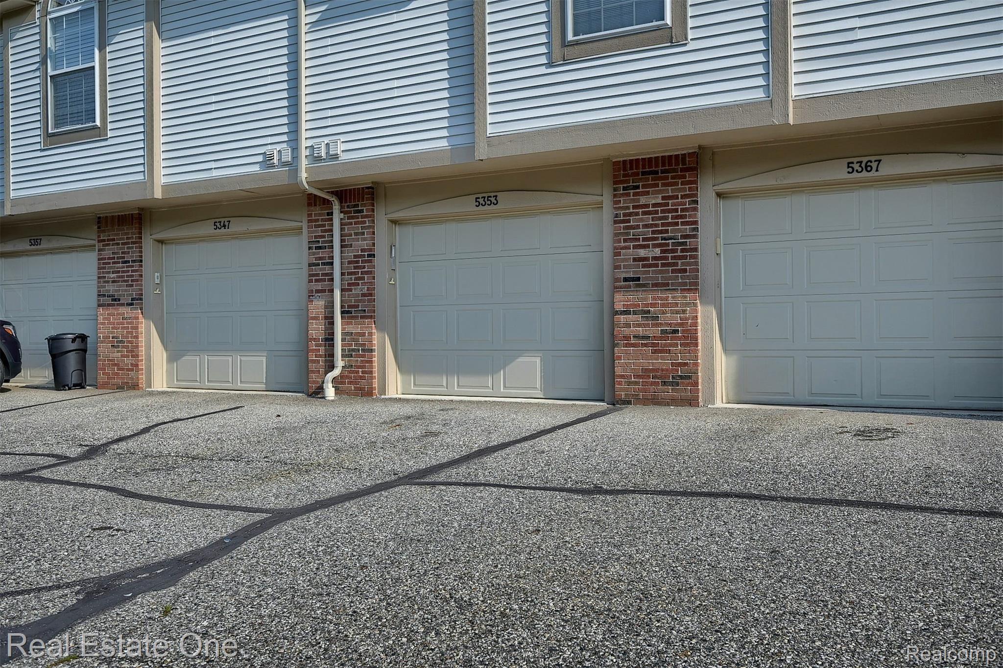 5353 Brookemonte Circle Rochester, MI 48306 - Photo 23 of 32 24-Garage.jpg