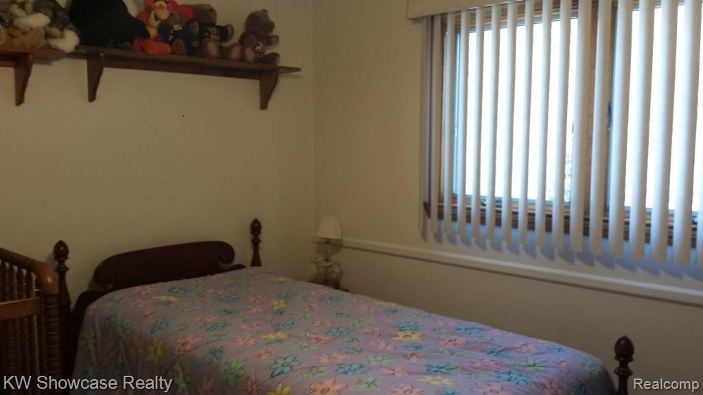 42928 Arlington Road Canton, MI 48187 - Photo 22 of 34 20140318_092700.jpg
