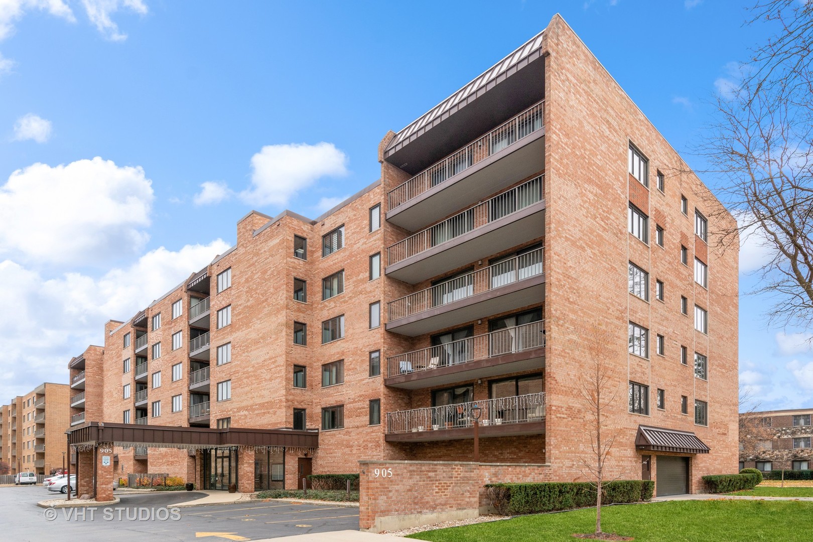 905 Center Street, Unit 102 Des Plaines, IL 60016 - Photo 1 of 19 a front view of a building