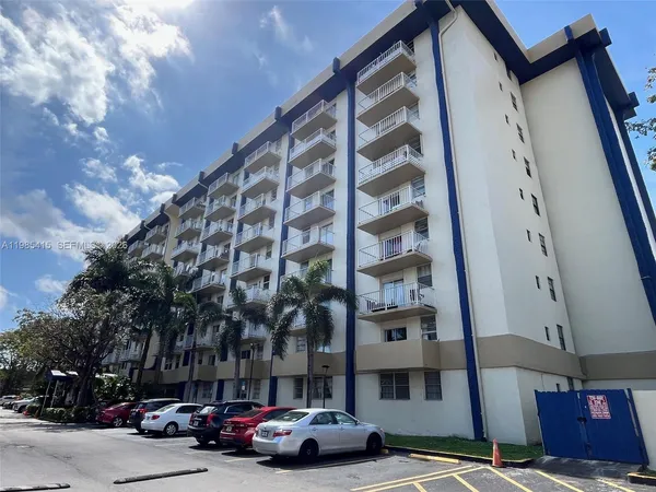 $1,750 | 4550 Northwest 9th Street, Unit 617E, Miami, FL 33126