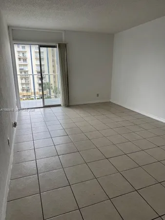 $1,750 | 4550 Northwest 9th Street, Unit 617E, Miami, FL 33126