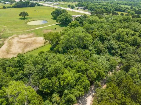 a view of an swimming pool and a yard