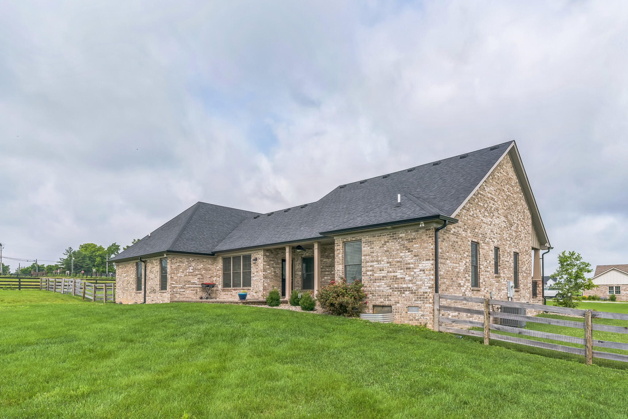 108 RIDGEFIELD Drive Nicholasville, KY 40356 - Photo 6 of 30 10_108_RIDGEFIELD_DR_Nicholasville_KY_40