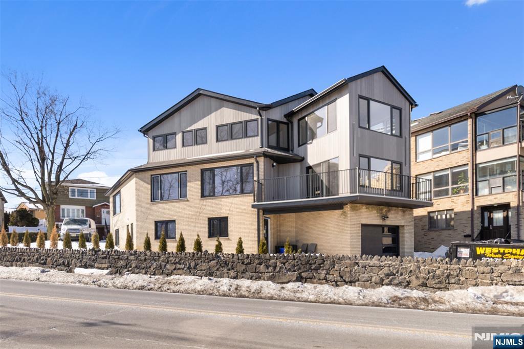 7 Sterling Place, Unit 2 Edgewater, NJ 07020 - Photo 1 of 34