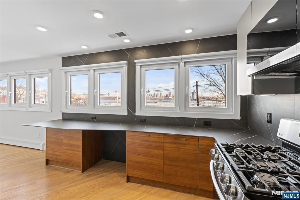 7 Sterling Place, Unit 2 Edgewater, NJ 07020 - Photo 12 of 34