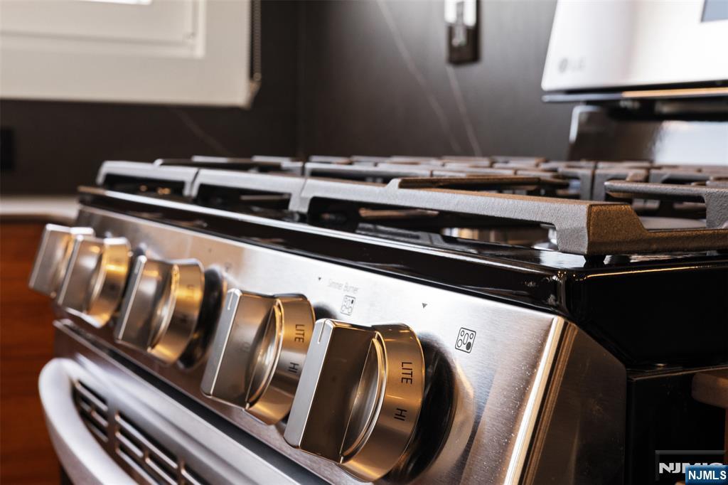 7 Sterling Place, Unit 2 Edgewater, NJ 07020 - Photo 14 of 34