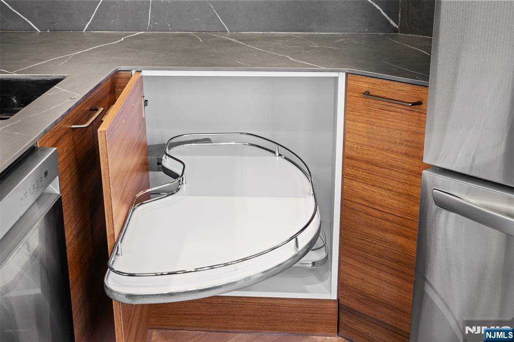 7 Sterling Place, Unit 2 Edgewater, NJ 07020 - Photo 15 of 34