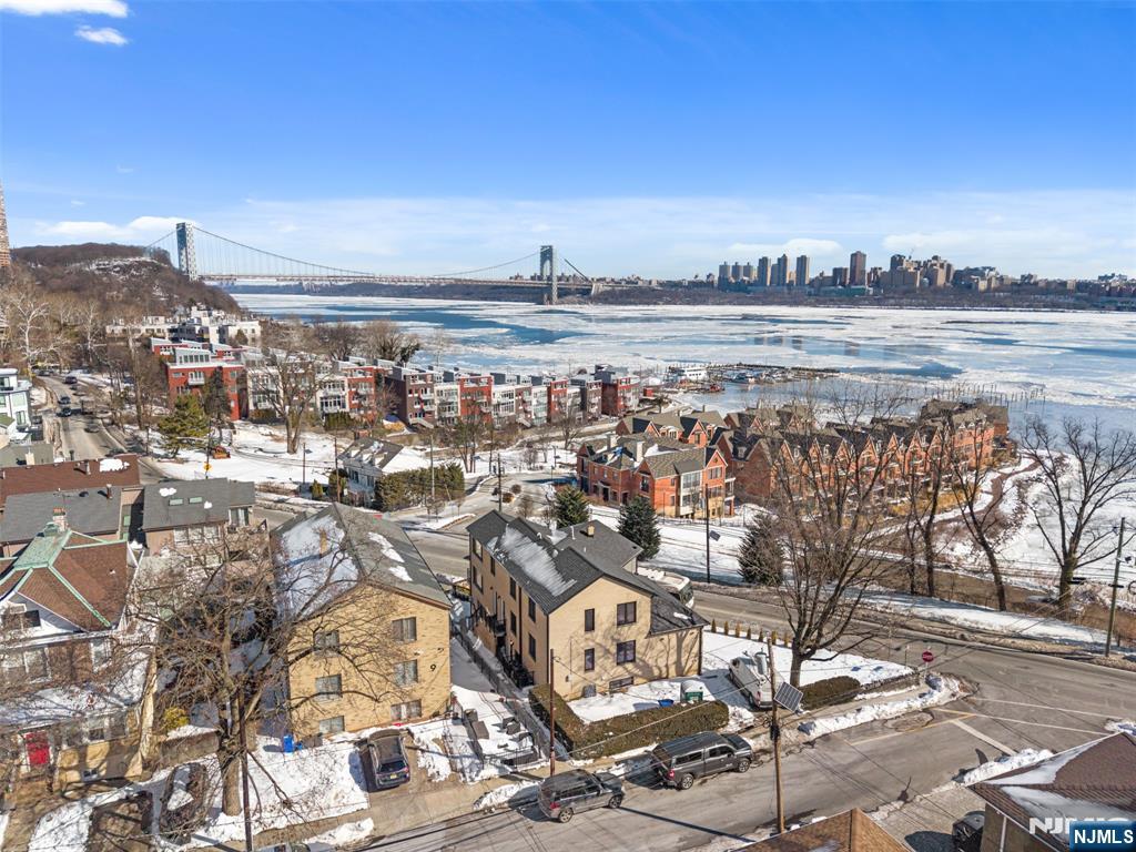 7 Sterling Place, Unit 2 Edgewater, NJ 07020 - Photo 2 of 34