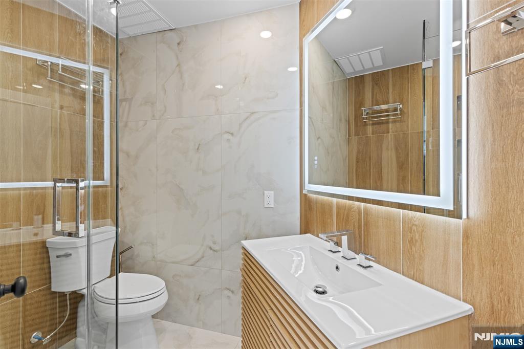 7 Sterling Place, Unit 2 Edgewater, NJ 07020 - Photo 23 of 34