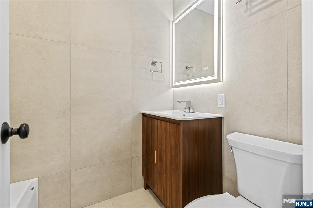 7 Sterling Place, Unit 2 Edgewater, NJ 07020 - Photo 29 of 34