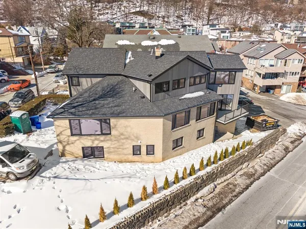 $4,900 | 7 Sterling Place, Unit 2, Edgewater, NJ 07020