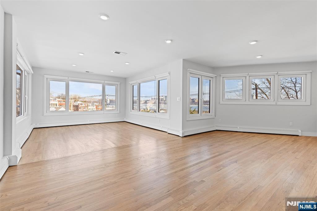 7 Sterling Place, Unit 2 Edgewater, NJ 07020 - Photo 5 of 34