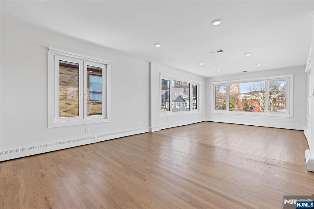 7 Sterling Place, Unit 2 Edgewater, NJ 07020 - Photo 7 of 34