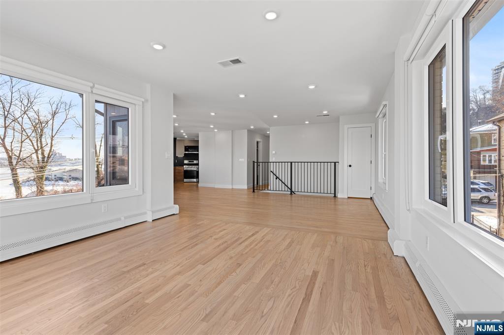 7 Sterling Place, Unit 2 Edgewater, NJ 07020 - Photo 9 of 34