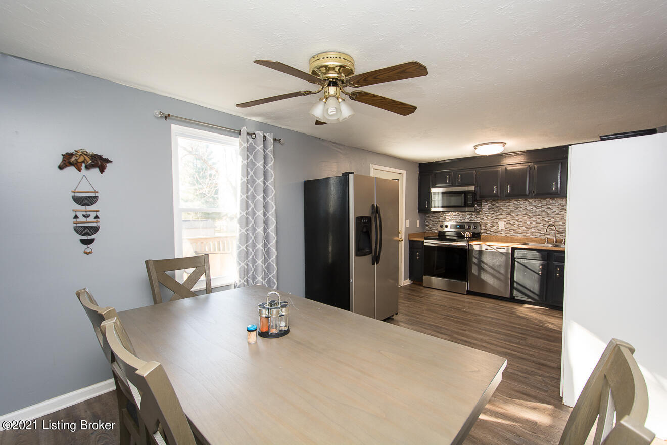 9524 Fairground Road Louisville, KY 40291 - Photo 14 of 45 Eat in Kitchen