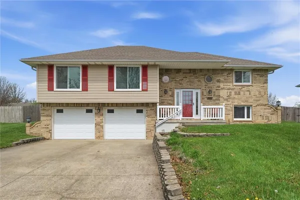 $325,000 | 1305 Sam Den Circle, Cameron, MO 64429