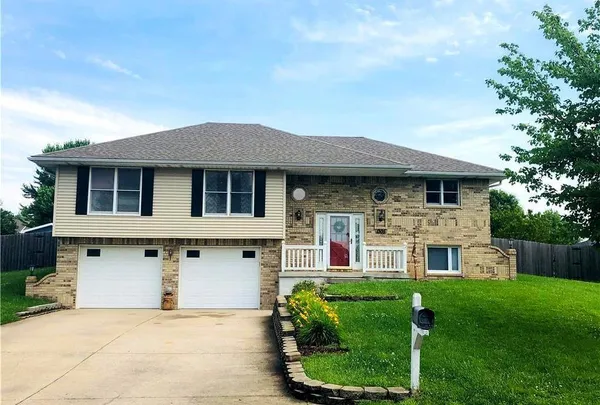 $325,000 | 1305 Sam Den Circle, Cameron, MO 64429