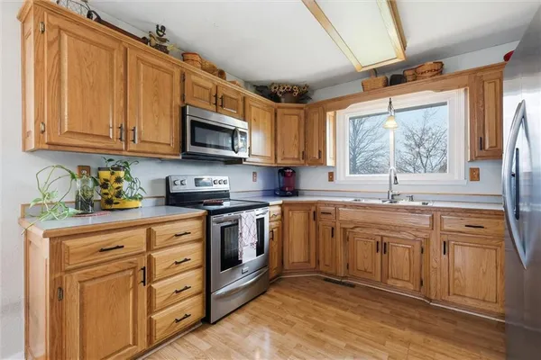 $325,000 | 1305 Sam Den Circle, Cameron, MO 64429