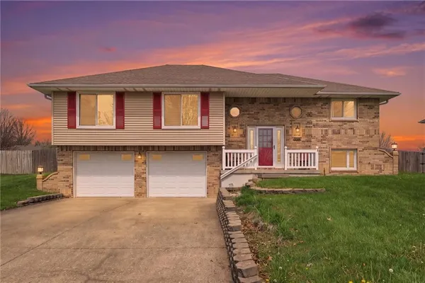 $325,000 | 1305 Sam Den Circle, Cameron, MO 64429